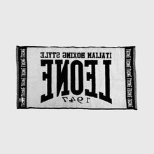 Carica l'immagine nel visualizzatore di Gallery, Asciugamano da ring Leone nero