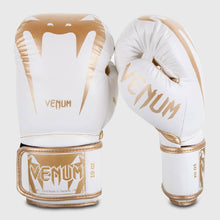 Carica l'immagine nel visualizzatore di Gallery, Guantoni da boxe Venum Giant 3.0 - Pelle nappa - Bianco/Oro