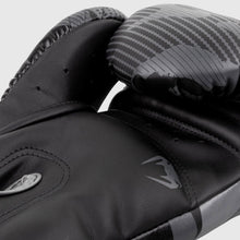 Carica l'immagine nel visualizzatore di Gallery, Guantoni da boxe Venum Elite - Nero/Camo scuro